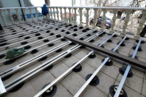 Регулируемая пластиковая опора для террас